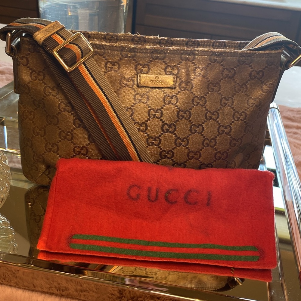 Authentic GUCCI GG 
Small Flat Metallic Crossbody